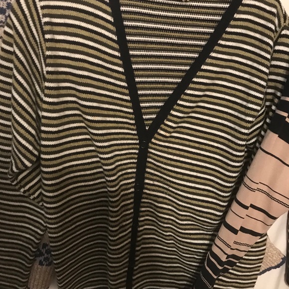 5 sweaters - Picture 3 of 5